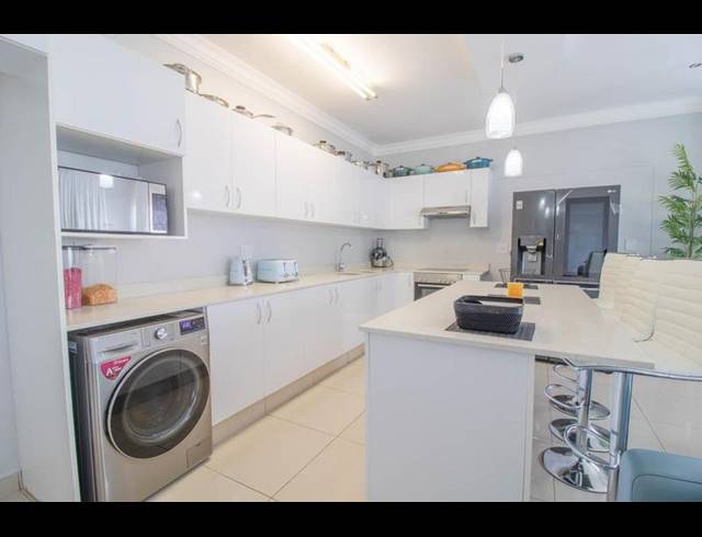 3 BEDROOM APARTMENT FOR SALE IN UMHLANGA RIDGE